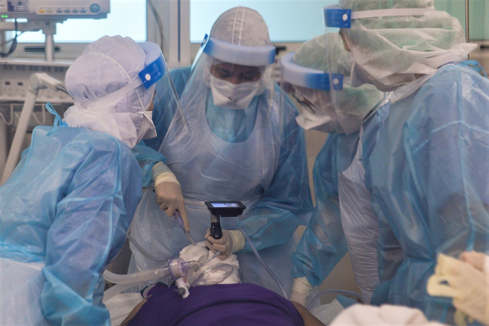 Healthcare frontliners try to save a Covid-19 patient in the Shah Alam Hospital intensive care unit. u00e2u20acu201d Picture by Miera Zulyana