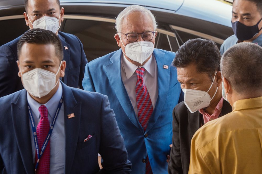Datuk Seri Najib Razak arrives at the Kuala Lumpur High Court August 17, 2021. u00e2u20acu201d Picture by Shafwan Zaidon