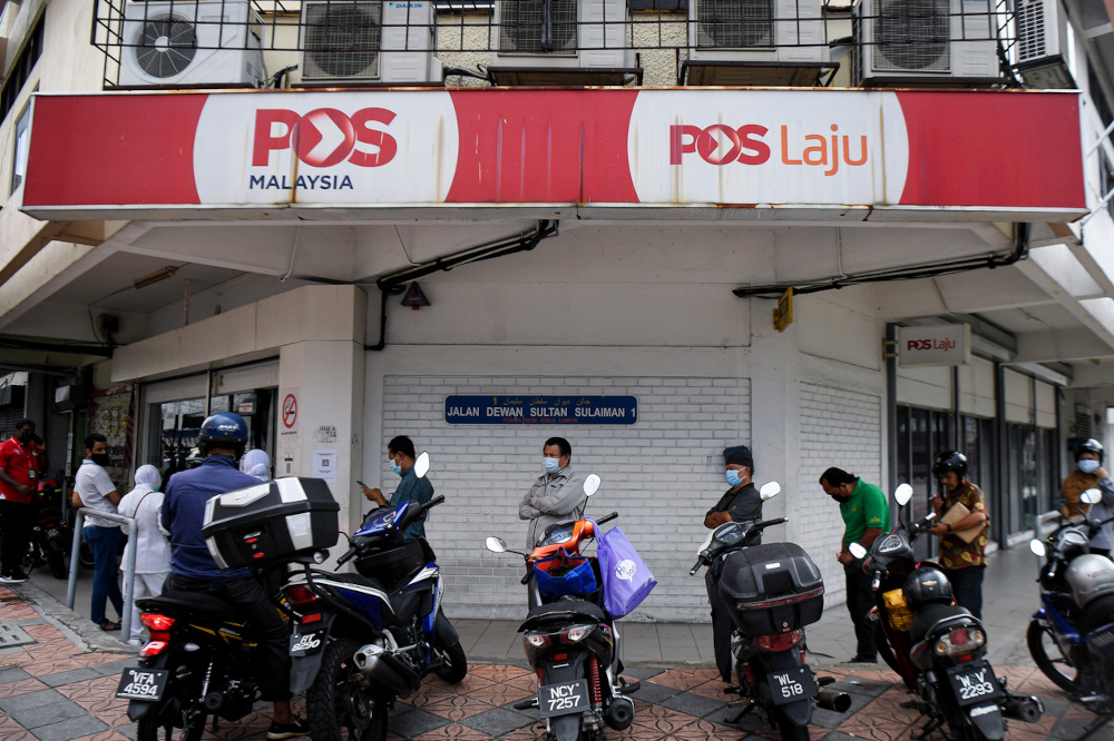 Pos Malaysia said that due to changes in the domestic postal and courier market, the volume of snail mail has continued to decline significantly while e-commerce players have started offering delivery services. u00e2u20acu201d Bernama pic 