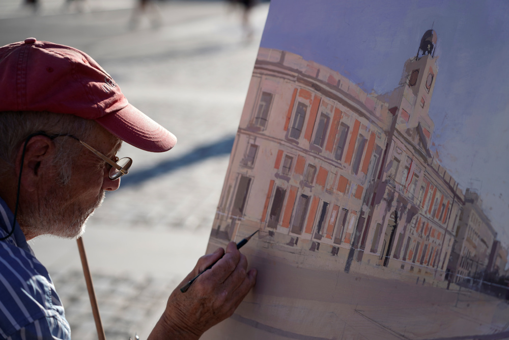 Spanish artist Antonio Lopez works during a session to paint the famous Puerta del Sol square in Madrid August 4, 2021. u00e2u20acu201d Reuters pic