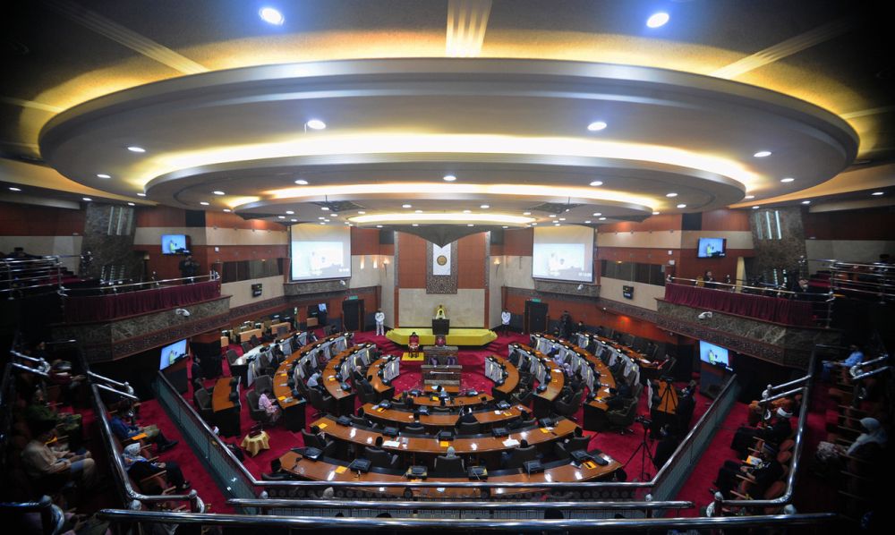 Sultan Sharafuddin Idris Shah speaks during the opening ceremony of the first meeting for the fourth-term of the 14th Selangor legislative assembly in Shah Alam August 23, 2021. u00e2u20acu2022 Bernama pic
