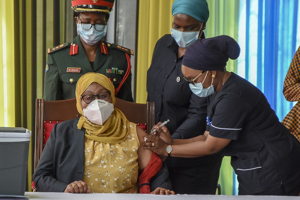 Tanzaniau00e2u20acu2122s President Samia Suluhu Hassan (left) receiving a shot of the Johnson & Johnson vaccine from a health worker at the State House in Dar es Salaam, on July 28, 2021. u00e2u20acu201d AFP pic