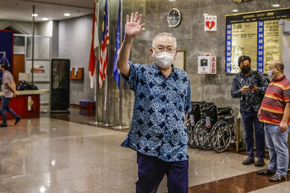Datuk Seri Wee Ka Siong greets reporters at Umnou00e2u20acu2122s headquarters at Menara Dato Onn in Kuala Lumpur August 17, 2021. u00e2u20acu2022 Picture by Hari Anggarann