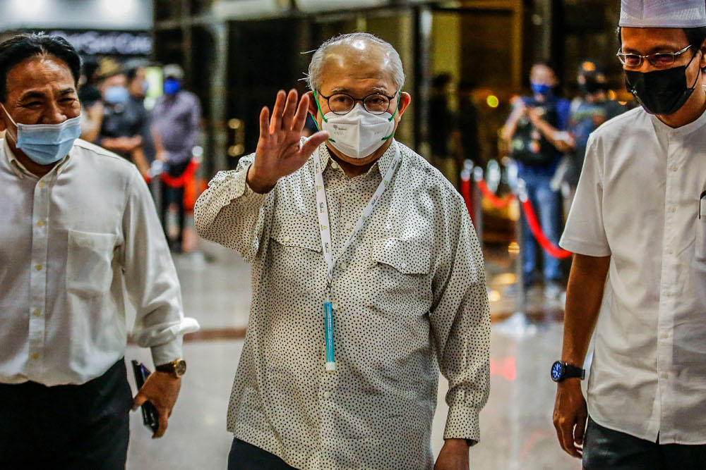 Gua Musang MP Tan Sri Tengku Razaleigh Hamzah waves to reporters at the Umno headquarters, August 17, 2021. u00e2u20acu201d Picture by Hari Anggaran