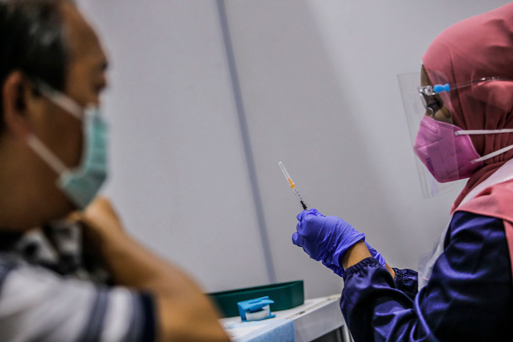 Walk-in vaccine recipients receive their Covid-19 jabs at the Kuala Lumpur Convention Centre vaccination centre, August 2, 2021. u00e2u20acu2022 Picture by Hari Anggara
