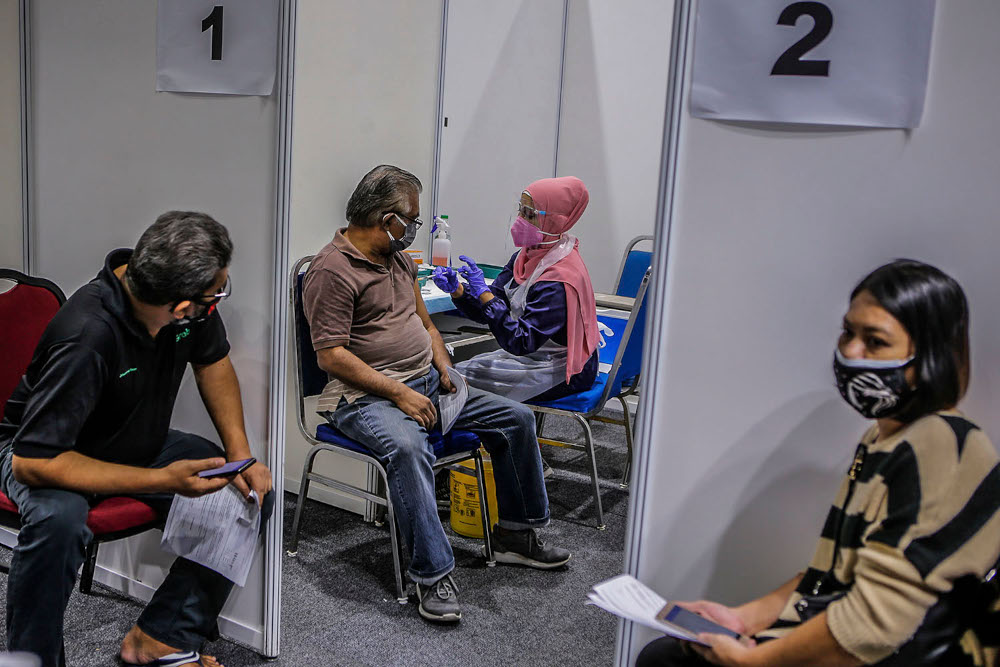 Walk-in vaccine recipients receive their Covid-19 jabs at the Kuala Lumpur Convention Centre vaccination centre, August 2, 2021. u00e2u20acu2022 Picture by Hari Anggara