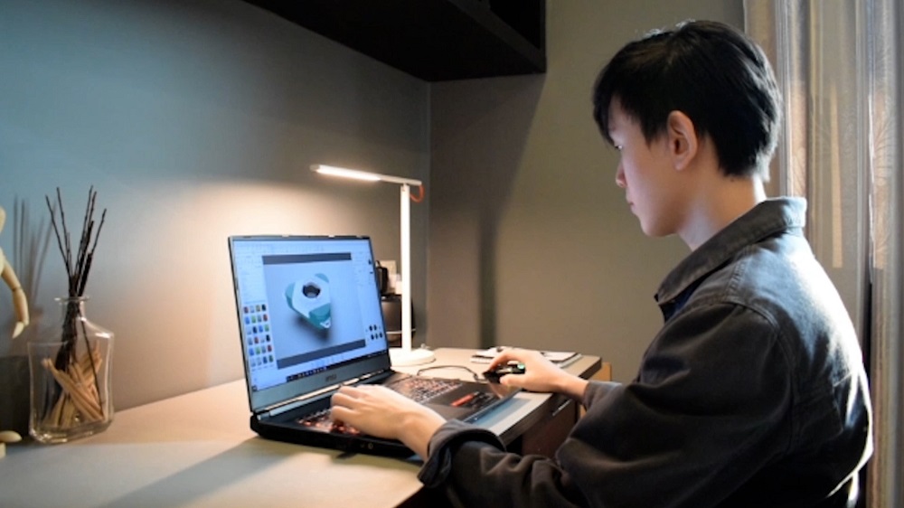 Yap working on the computer simulation, estimates that the WaterPod has a full storage capacity of 30 to 40 litres. ― Picture courtesy of James Dyson