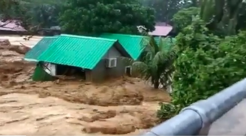 A Kedah Fire and Rescue Department spokesman said the incident that occurred at around 4pm also caused water to swiftly overflow and inundate residential areas, causing damage to roads and houses. u00e2u20acu201d Screengrab from Twittern