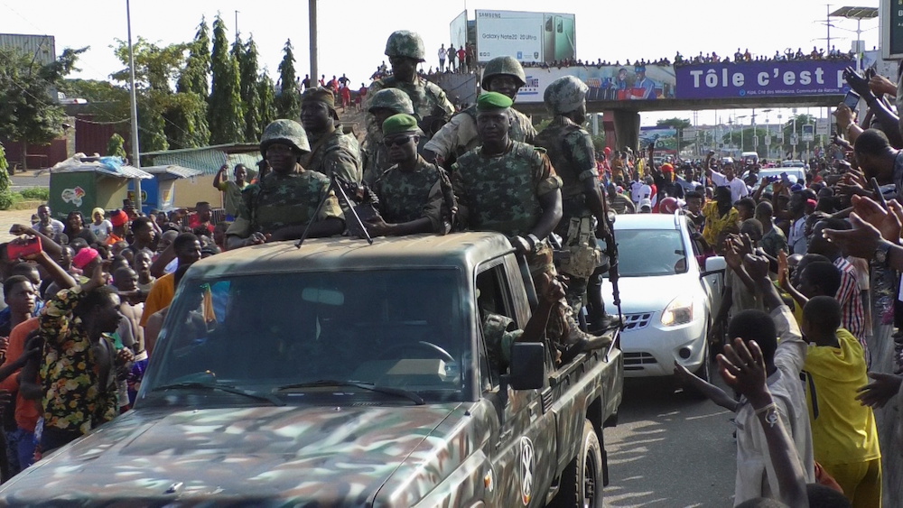 Residents cheer at army soldiers as they celebrate the uprising in Conakry, Guinea September 5, 2021. u00e2u20acu201d Reuters pic
