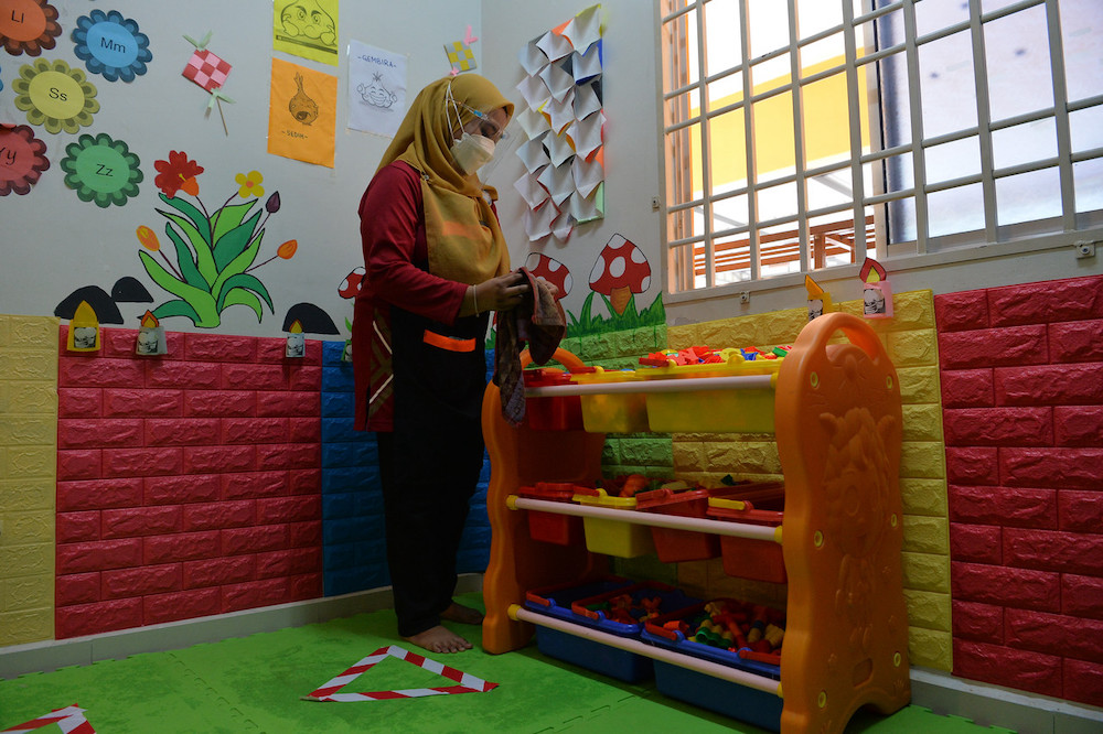 An employee preparing the nursery for reopening in Sepang September 19, 2021. u00e2u20acu201d Brnama pic