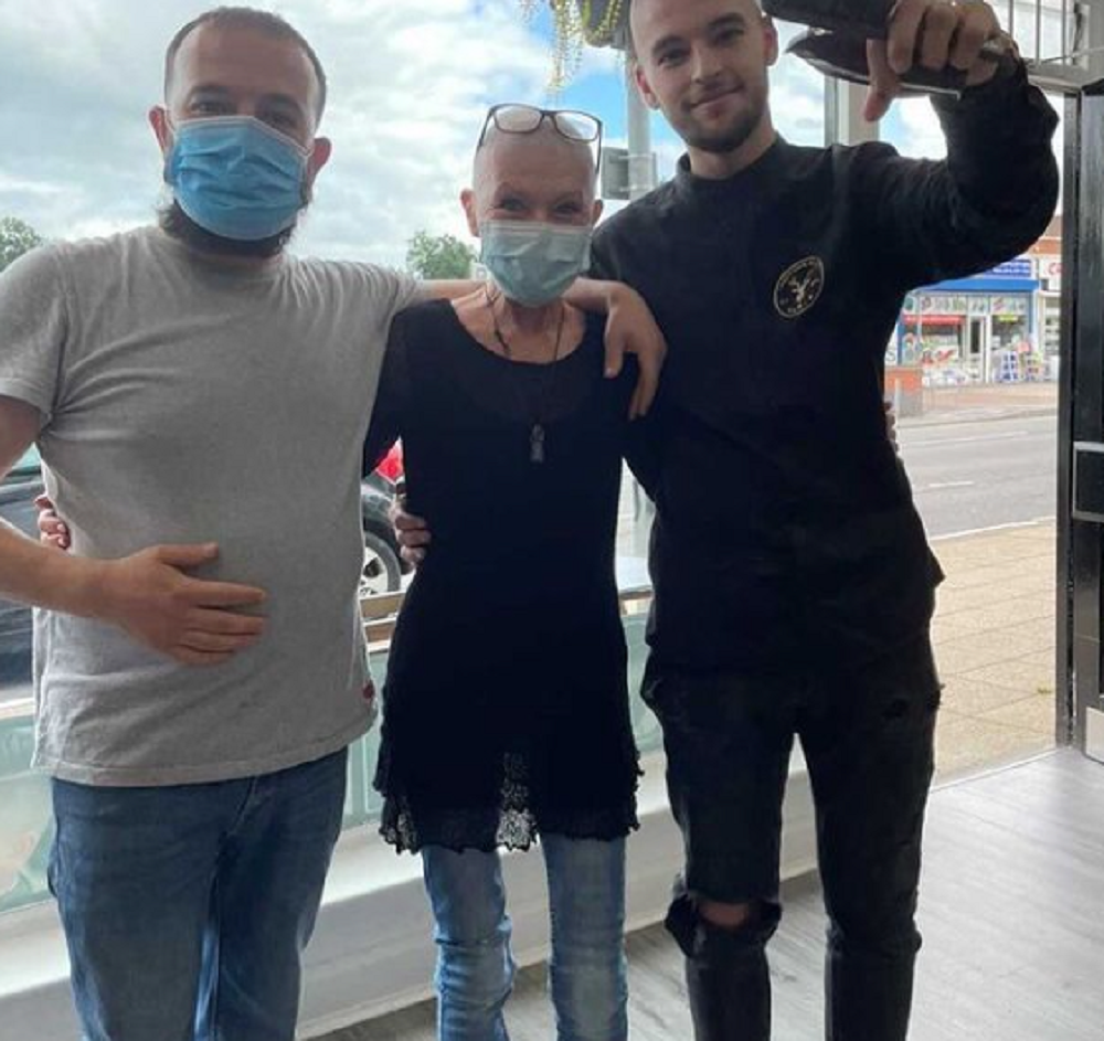 Ross, who was a former chef and night club owner, credited both the legendary barbers on her official Instagram account for giving her the confidence she needed to fight cancer and win the battle — Picture via Instagram/cazzy30