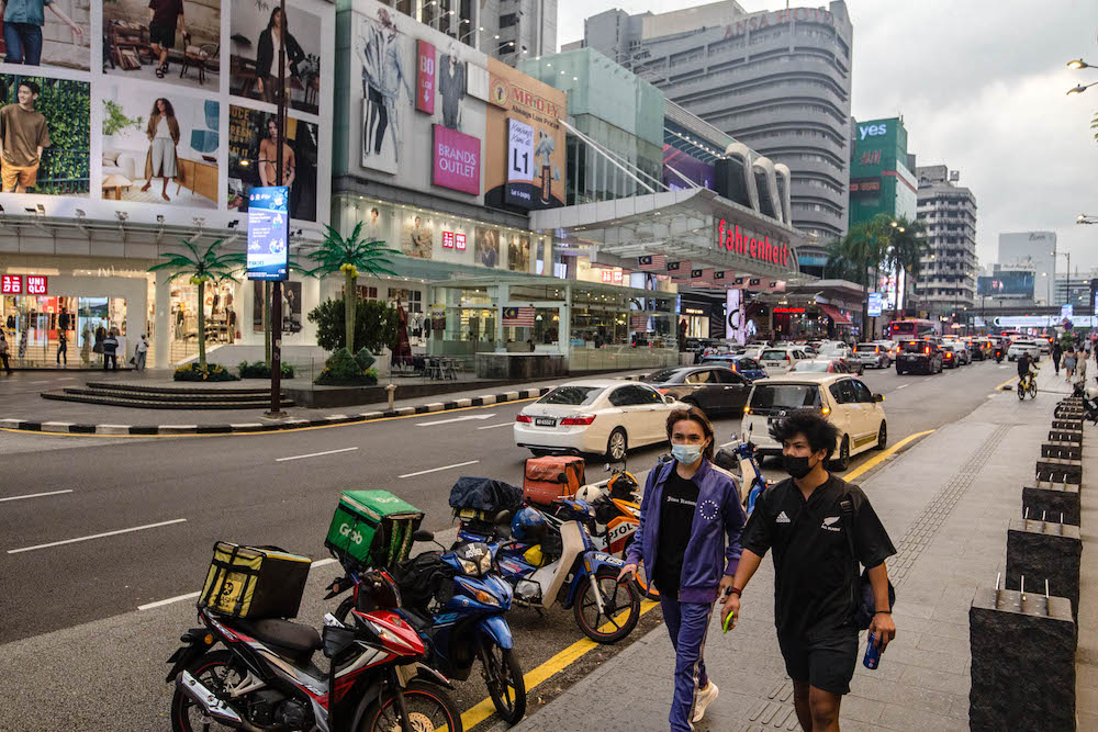 People are seen wearing masks in Bukit Bintang shopping area during Phase One of the National Recovery Plan in Kuala Lumpur on September 4, 2021. u00e2u20acu201d Picture by Firdaus Latifnn