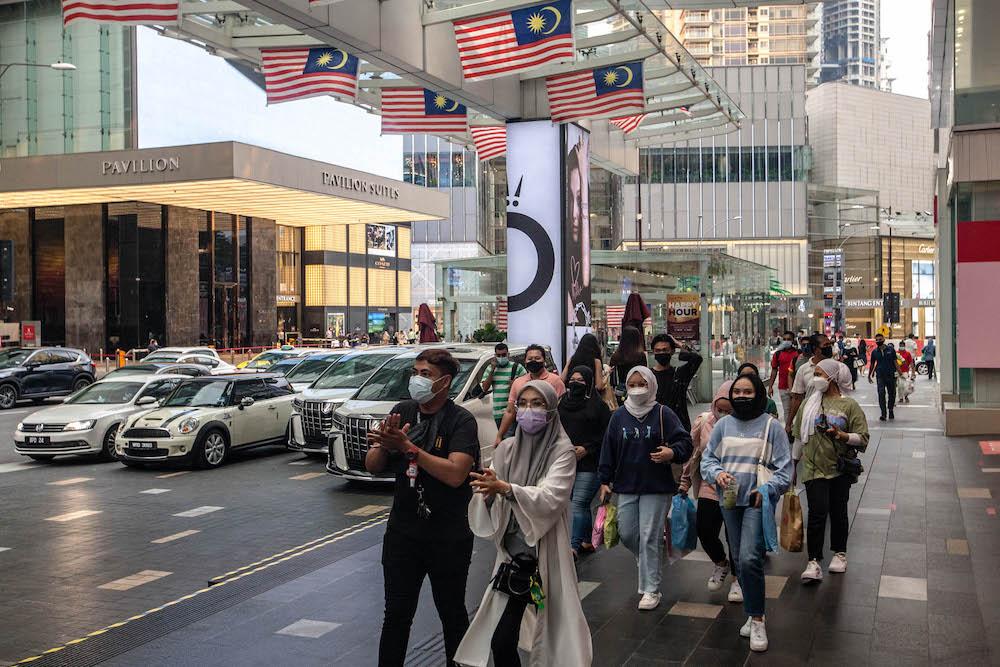 The percentage of household loans from banks that were being used to buy shares remained small at 0.5 per cent of all bank loans and was consistent with the five-year historical average, while stockbroking and fund management firms’ loans also remained stable at less than one per cent of total banking system loans, BNM said. — Picture by Firdaus Latif