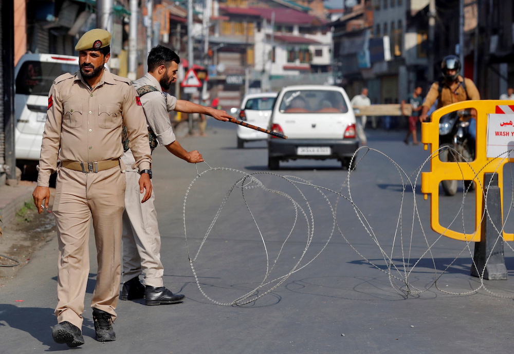 An Indian policeman pulls concertina wire to close a road during restrictions imposed by authorities following the death of Syed Ali Shah Geelani, a Kashmiri veteran separatist politician, in Srinagar September 3, 2021. u00e2u20acu201d Reuters pic 