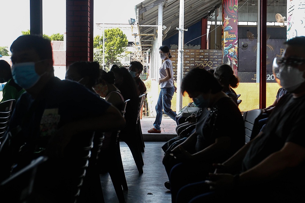 Walk-in vaccine recipients at the Vaccine Administration Centre in Sungai Nibong Expo Site Sept 8, 2021. u00e2u20acu2022 Picture by Sayuti Zainudin