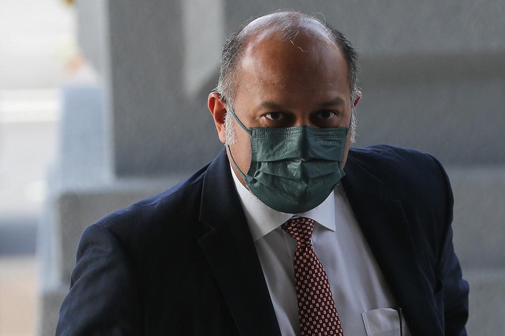 Lim Guan Engu00e2u20acu2122s lawyer Gobin Singh Deo arrives at the Kuala Lumpur High Court September 8, 2021. u00e2u20acu201d Picture by Yusof Mat Isa