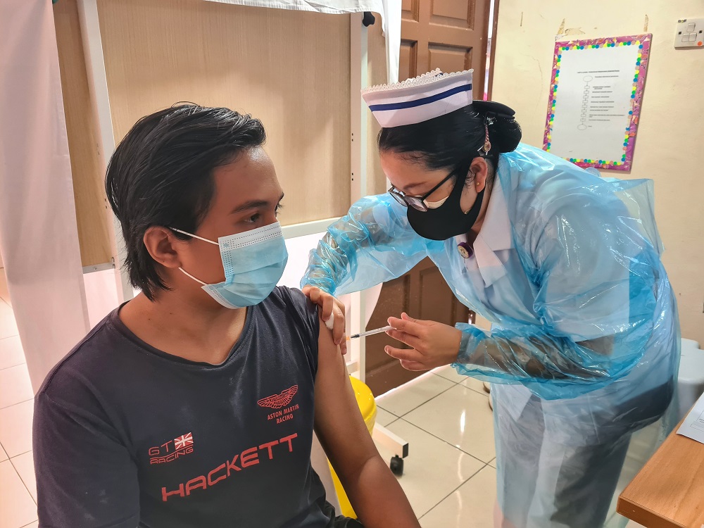 Mohammad Amirul Mustaqim Roslan from SMK Sri Matang is the first student to be inoculated with the Pfizer Covid-19 vaccine from nurse Daisy Rosjita at the Kampung Telaga Air Health Clinic September 8, 2021. u00e2u20acu201d Picture courtesy of Sarawak Public Communica
