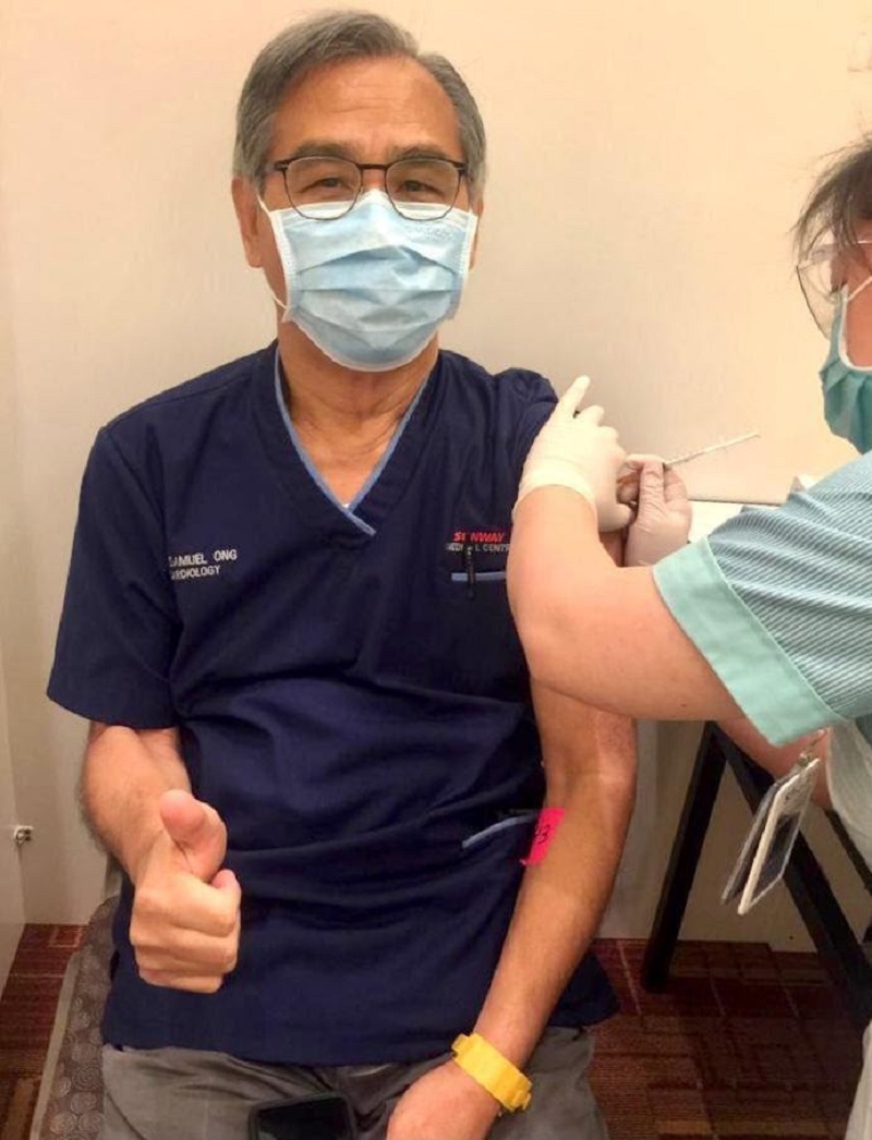 Dr Samuel Ong Boon Leng, senior consultant cardiologist with Sunway Medical Centre, jumped on the opportunity to get vaccinated against Covid-19. — Picture courtesy of Sunway Group