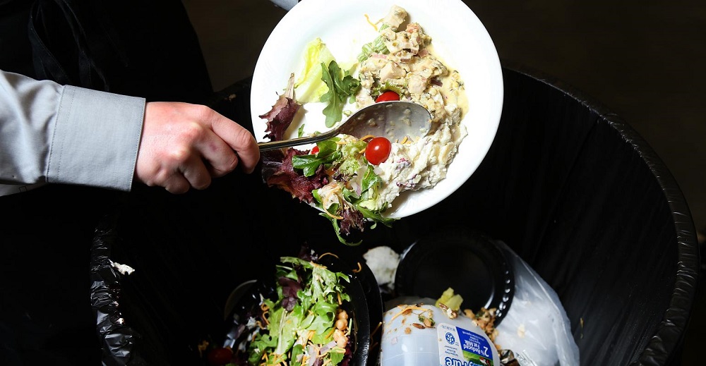 School principal eats his daily three meals from studentsu00e2u20acu2122 unfinished meals u00e2u20acu201d Pexel pic