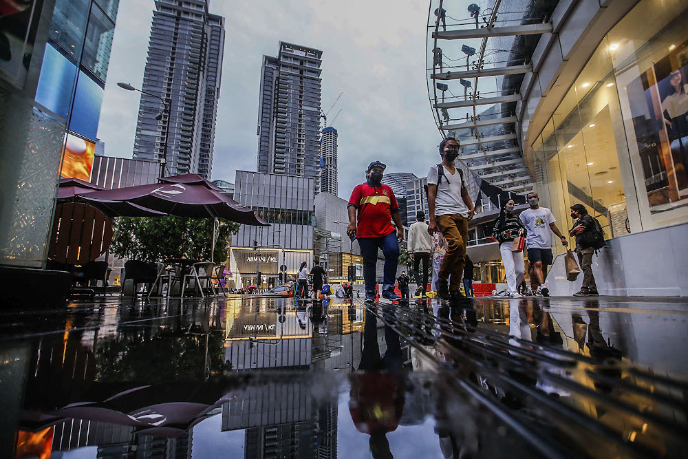 Rainy weather throughout the day in Kuala Lumpur did not stop people from going out to spend their weekend in Bukit Bintang September 19, 2021. u00e2u20acu2022 Picture by Hari Anggara