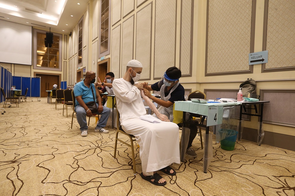 People receive their Covid-19 jab during a special vaccination programme organised by Jais at the Sultan Salahuddin Abdul Aziz Shah Mosque in Shah Alam September 22, 2021. u00e2u20acu201d Picture by Yusof Mat Isa