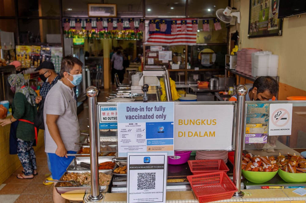 Patrons are seen at a restaurant in Kuala Lumpur September 25, 2021. — Picture by Shafwan Zaidon
