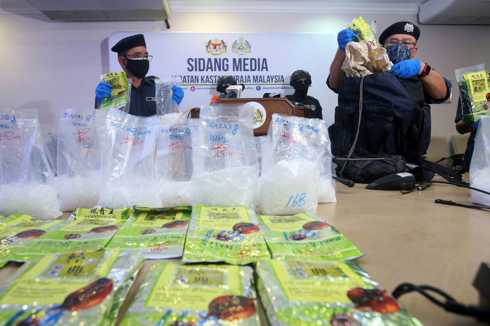 Customs director-general Datuk Seri Abdul Latif Abdul Kadir (right) with the seized drugs, at the JKDM Narcotics Branch, Kampung Jijan in Nilai, September 23, 2021. u00e2u20acu201d Bernama pic 