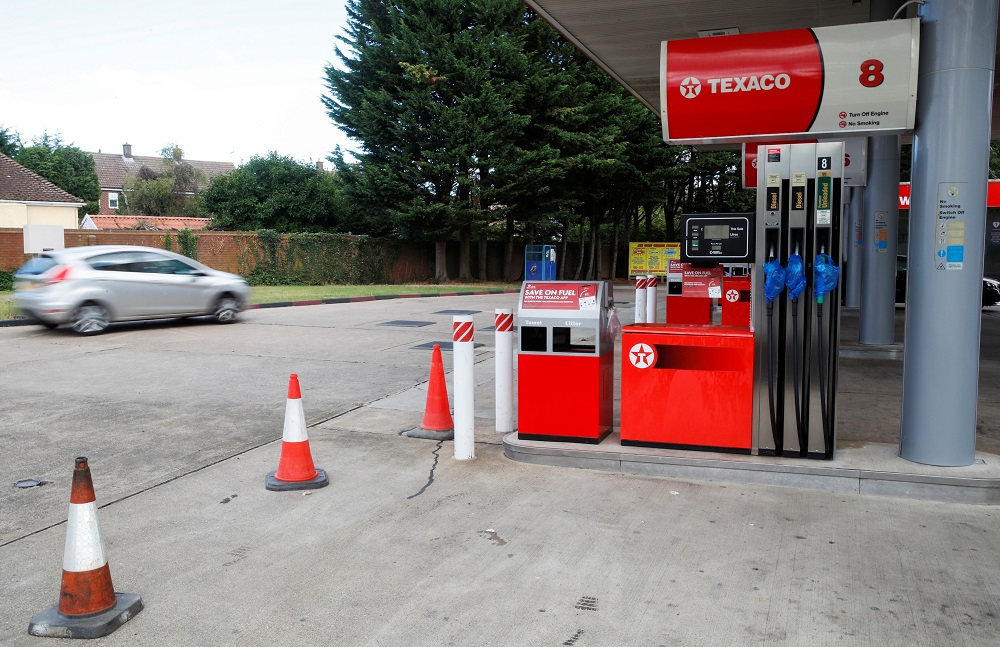 A sign informs customers that petrol pumps are out of use at a Texaco fuel station in Luton, Britain September 29, 2021. u00e2u20acu2022 Reuters pic