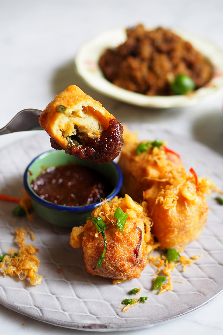Inside the fried beancurd puffs, you get a mashed potatoes filling