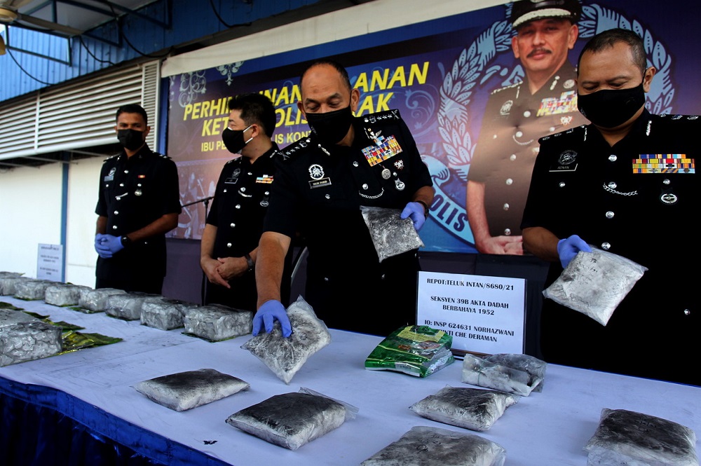 Perak police chief Datuk Mior Faridalathrash Wahid (second right) during the press conference in Ipoh September 27, 2021. u00e2u20acu201d Bernama pic