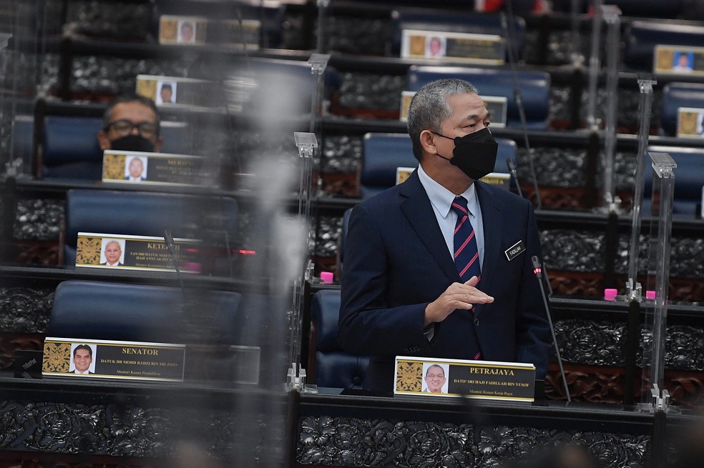 Senior Works Minister Datuk Seri Fadillah Yusof speaks during Question Time in the Dewan Rakyat today, September 30, 2021. u00e2u20acu2022 Bernama pic
