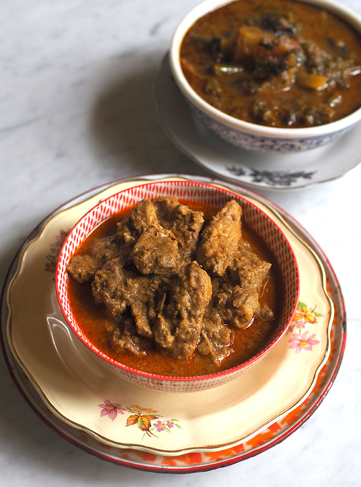 A mild pork ‘rendang’ can be purchased from the stall