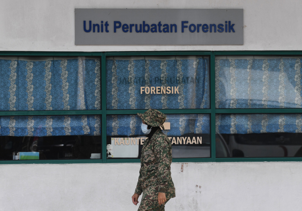 An army personnel is pictured at the Sultan Haji Ahmad Shah Hospital Forensic Unit after Lance Corporal Mohamad Azrin Mohamad Isa, who was believed to have drowned, was found in Kampung Serengkam, Maran, September 1, 2021. u00e2u20acu201d Bernama picnn