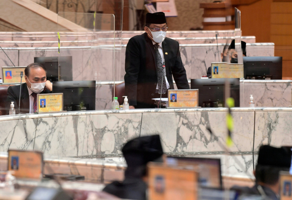 State Investment, Cooperatives, Entrepreneurship Development and Human Resources Committee chairman Datuk Mohd Izhar Ahmad during the winding-up session on the final day of the DUN sitting in Kota Iskandar, September 7, 2021. u00e2u20acu201d Bernama pic 