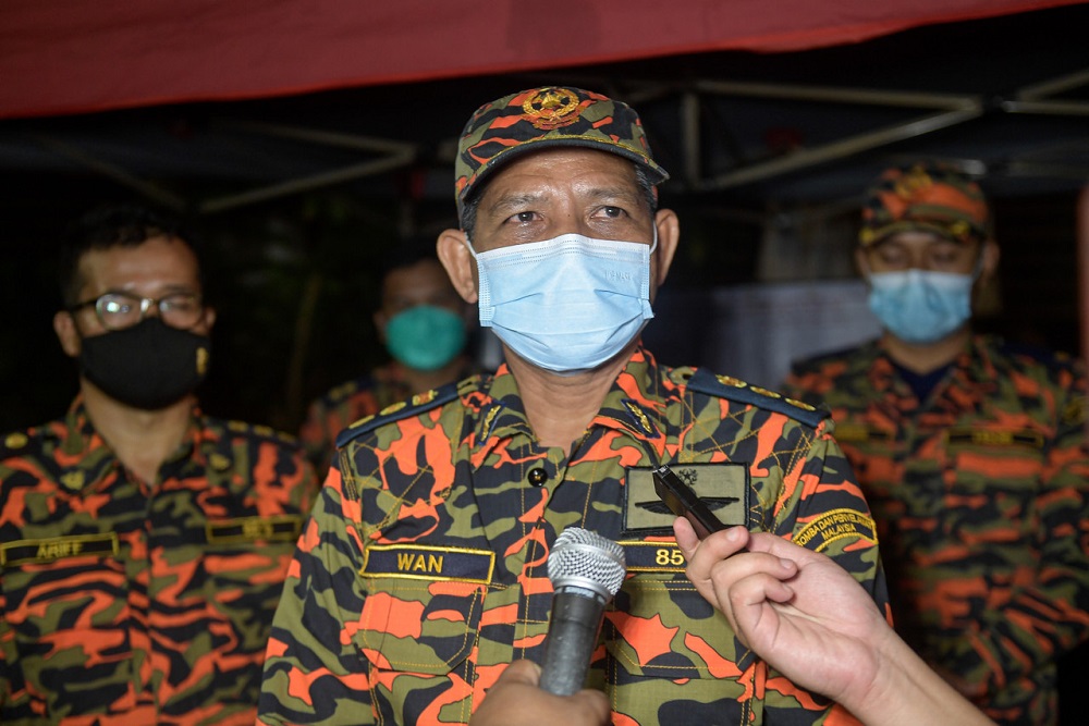 Selangor Fire and Rescue Department deputy director Wan Md Razali Wan Ismail said the flow of the underground water caused the soil structure to slide. u00e2u20acu2022 Bernama pic