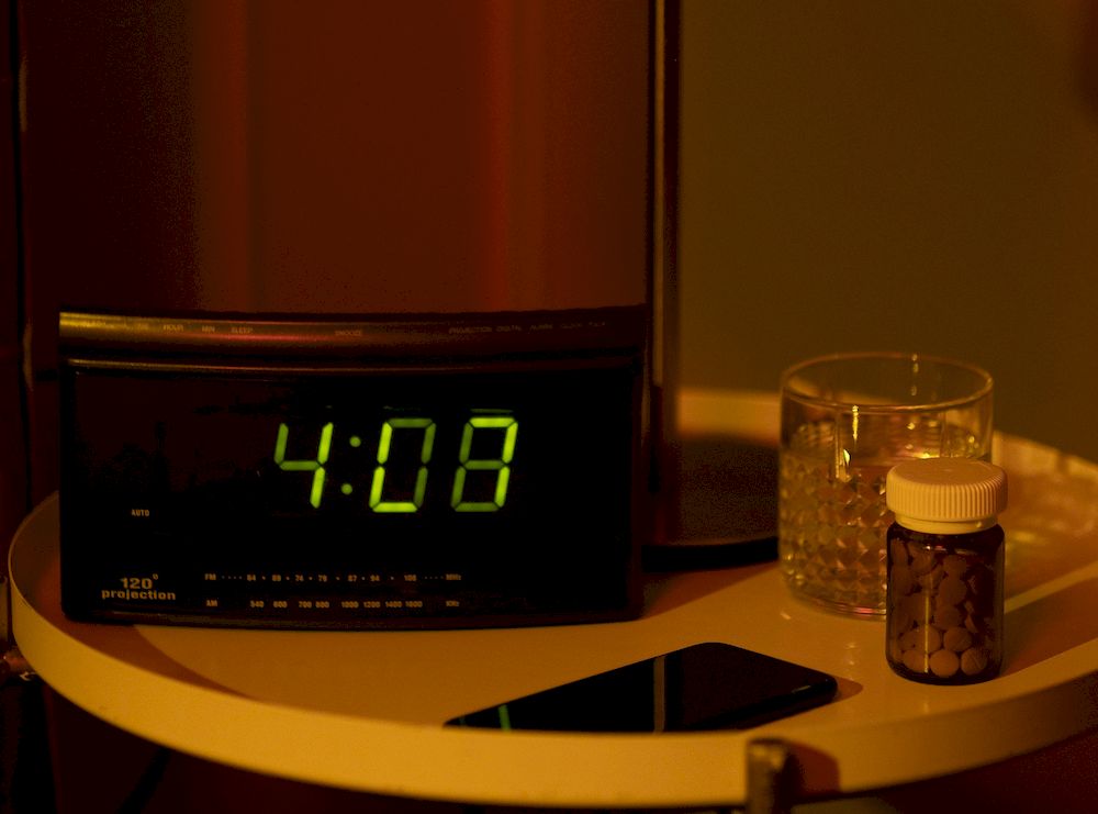 A fast-paced lifestyle and the constant use of gadgets mean that people are very prone to sleeping very late and at irregular hours. — Photo: Cottonbro/Pexels