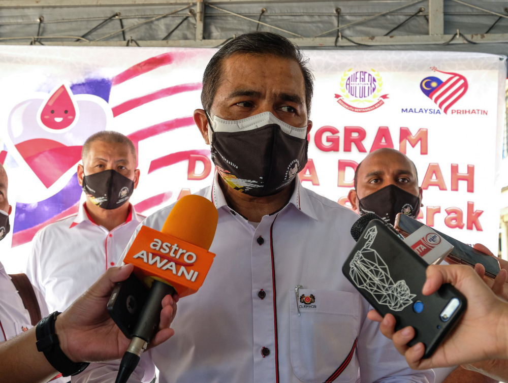 Cuepacs president Adnan Mat speaks to members of the media in Ipoh, September 23, 2021. u00e2u20acu201d Bernama pic 