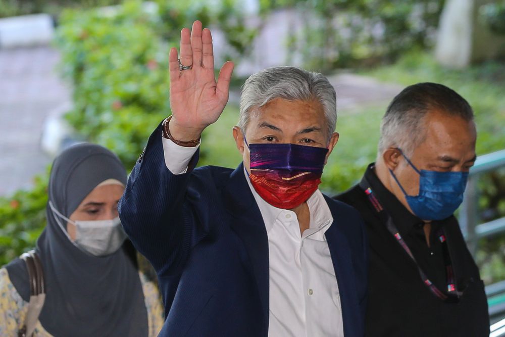 nDatuk Seri Ahmad Zahid Hamidi arrives at the Shah Alam High Court September 28, 2021. u00e2u20acu201d Picture by Yusof Mat Isan