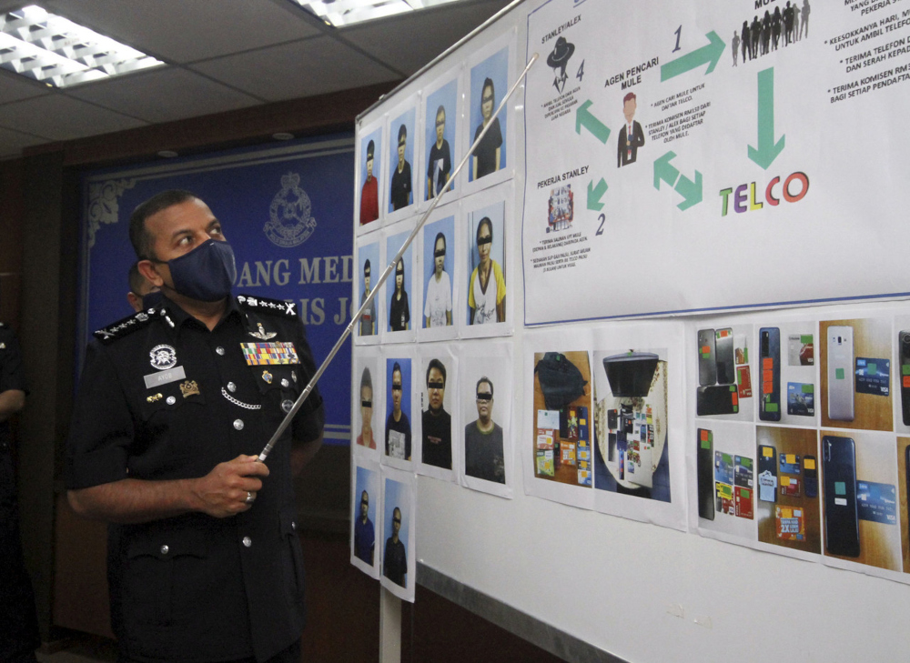 Johor Police Chief Datuk Ayob Khan Mydin Pitchay shows a flow chart of the syndicateu00e2u20acu2122s modus operandi during a press conference at the Johor Contingent Police Headquarters, September 9, 2021. u00e2u20acu201d Bernama pic 