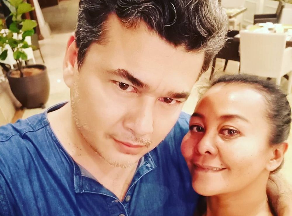 Azri Iskandar is now fully vaccinated despite his, wife Ellie and their children's stance in refusing the Covid-19 vaccine. u00e2u20acu201d Picture via Instagramnn