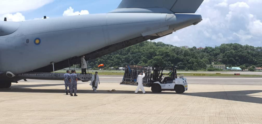 Sharing photos of the delivery on his social media, Khairy Jamaluddin said that the additional medical equipment is part of the MOHu00e2u20acu2122s preparedness in facing the increasing number of Covid-19 infection cases in Sabah. u00e2u20acu201d Picture from Twitter/Khairykj