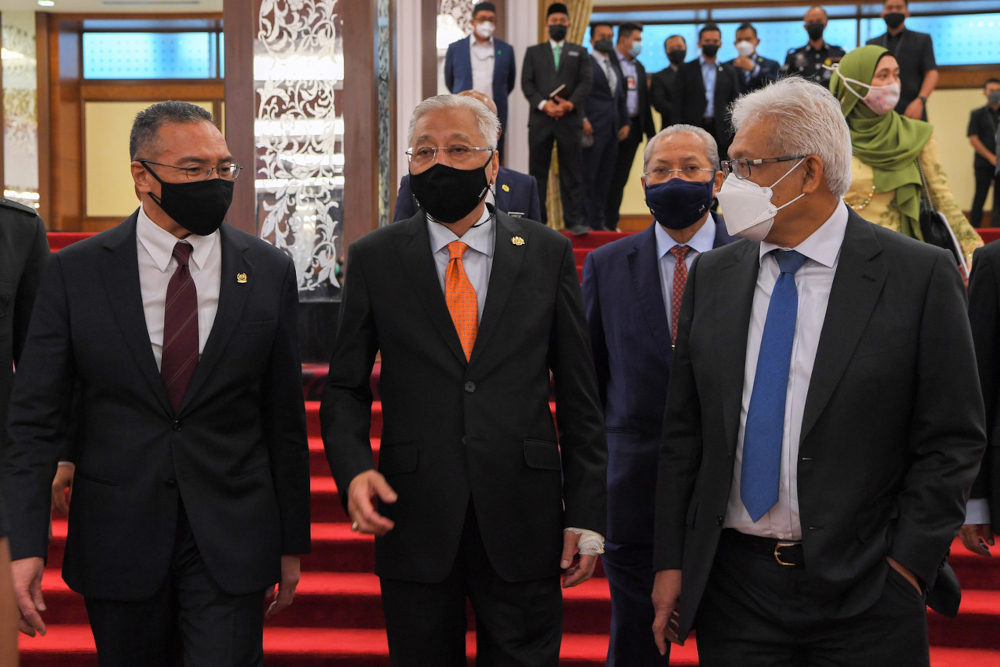 Prime Minister Datuk Seri Ismail Sabri Yaakob (centre) with Datuk Seri Hishammuddin Tun Hussein, Tan Sri Annuar Musa and Datuk Seri Hamzah Zainudin while attending the signing ceremony for the MoU between the government and the PH coalition at Parliament 