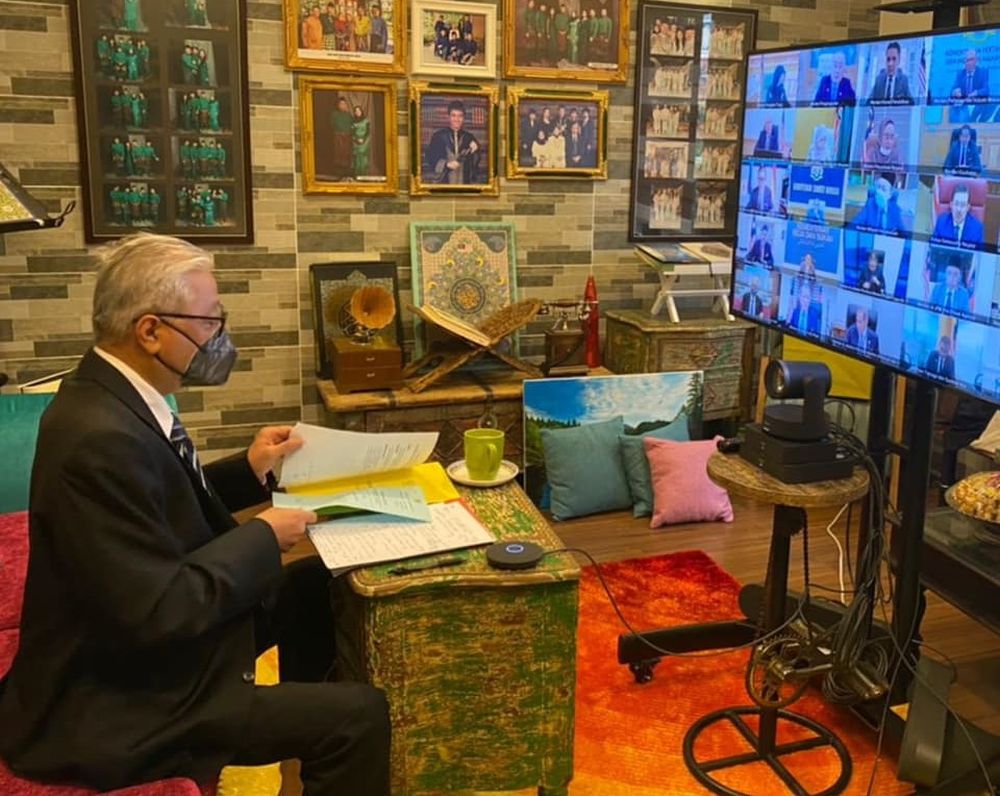 Prime Minister Datuk Seri Ismail Sabri Yaakob held a virtual meeting with members of his Cabinet this morning. u00e2u20acu201d Picture via Facebook