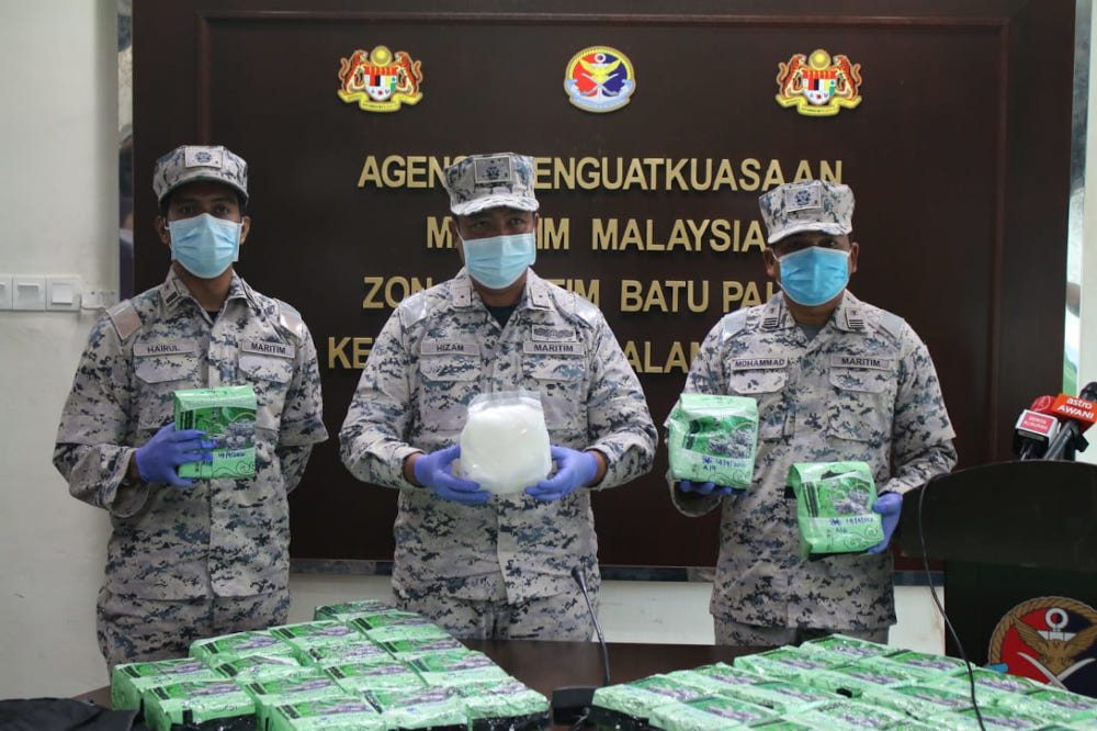 Johor MMEA director First Maritime Admiral Nurul Hizam Zakaria said operatives from the agencyu00e2u20acu2122s Batu Pahat Maritime Zone with part of the syabu haul worth RM1.95 million. u00e2u20acu201d Picture courtesy of Johor MMEA 