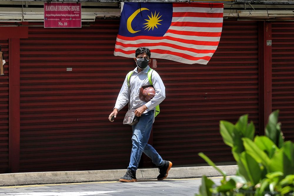 A foreign worker wearing a face mask is pictured in Kuala Lumpur September 7,2021. u00e2u20acu201d Picture by Ahmad Zamzahuri