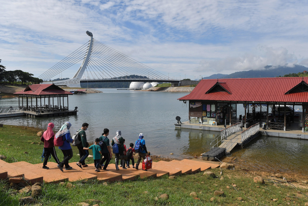 Visitors to Lake Kenyir in Terengganu at the Pengkalan Gawi jetty, September 23, 2021. u00e2u20acu201d Bernama pic 