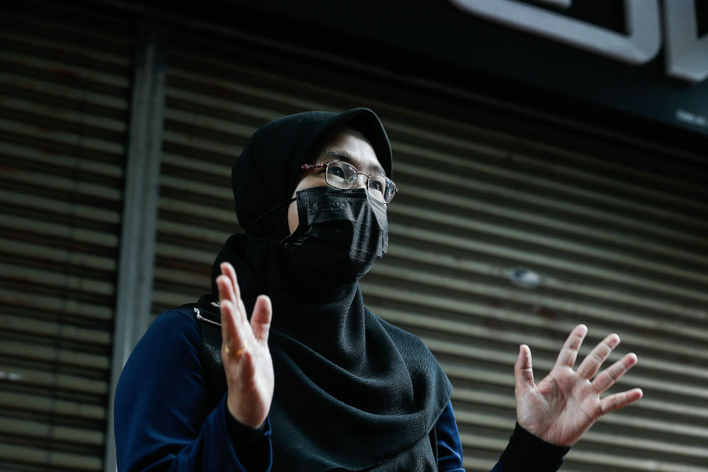 Siti Zubaidah Mohd Lani, 39, speaks to Malay Mail during an interview in Jalan Burma, Penang September 15, 2021. — Picture by Sayuti Zainudin