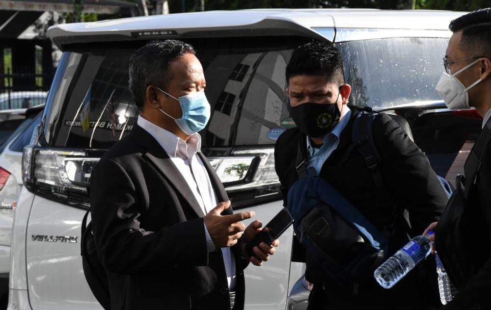 Datuk Mansor Musa arrives at the Sessions Court in Butterworth, September 28, 2021. u00e2u20acu201d Bernama pic 