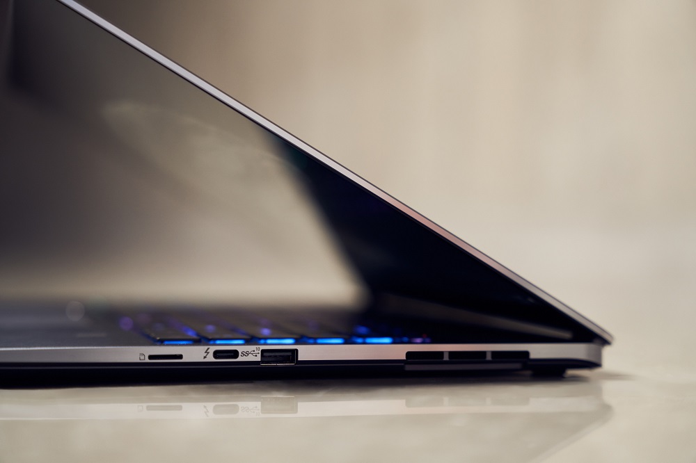 Despite having a larger screen size, the laptop isn’t as bulky as standard laptops thanks to its razor-thin bezels. ― Picture courtesy of MSI