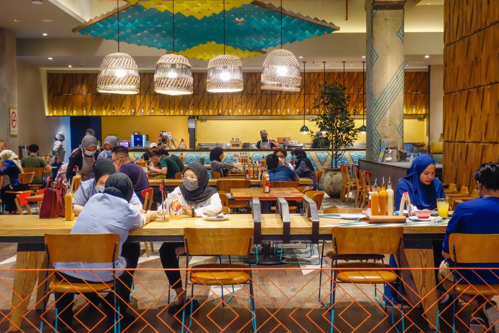 Patrons dine-in at a restaurant in Kuala Lumpur during Phase Two of the National Recovery Plan on September 10, 2021. u00e2u20acu201d Picture by Shafwan Zaidon